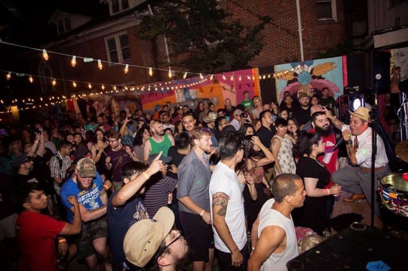 A photo of the Madness on Main crowd taken by Walter Rodrigues