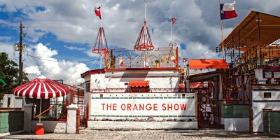 A picture of the entrance of the Orange Show