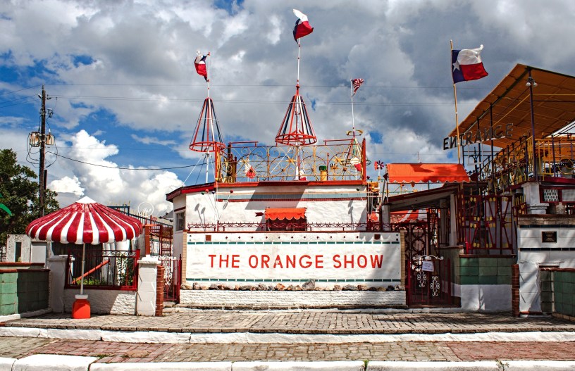 A picture of the entrance of the Orange Show